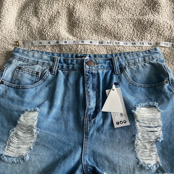 🌸 Boohoo 🌸 medium wash denim shorts - Picture 6 of 7